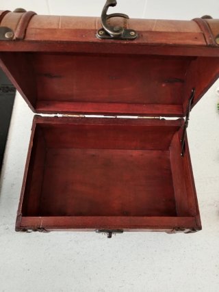 Baúl Madera y Polipiel Marrón Dorado