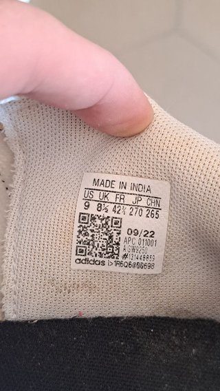 Pack de 3 zapatillas tallas: 42 2⁄3, 43 1⁄3 y 44
