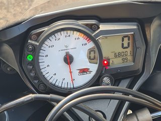 Suzuki GSXR 600 K6 Moto Deportiva Negra