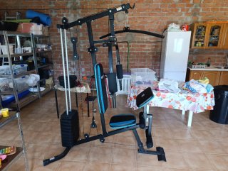 Máquina multifuncional 45 kg + juego de mancuernas