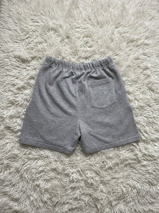 Pantalones cortos ESSENTIALS grises
