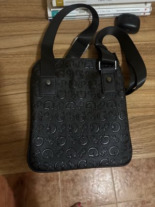 Bandolera Guess Negra Original