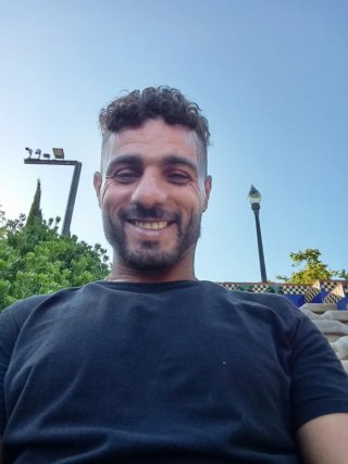 Hombre Busco empleo de ayudante de mudanzas.