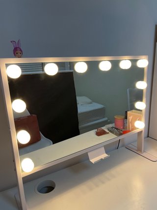 Espejo de maquillaje con luces