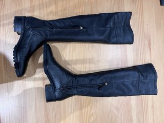 Botas altas piel Massimo Dutti negras