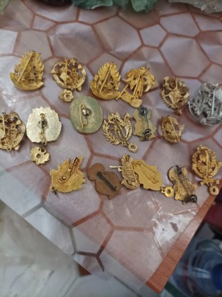 Lote Broches Antiguos Dorados y Plateados