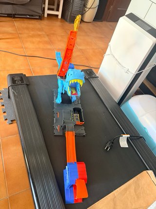 Hot Wheels City T-Rex Challenge con 6 coches