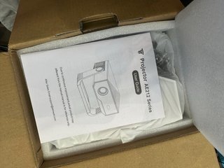 Proyector Portátil Android TV 1080P