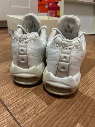 Air Max 95 Blancas con un solo detalle