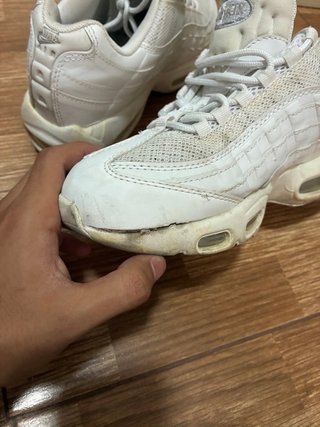 Air Max 95 Blancas con un solo detalle