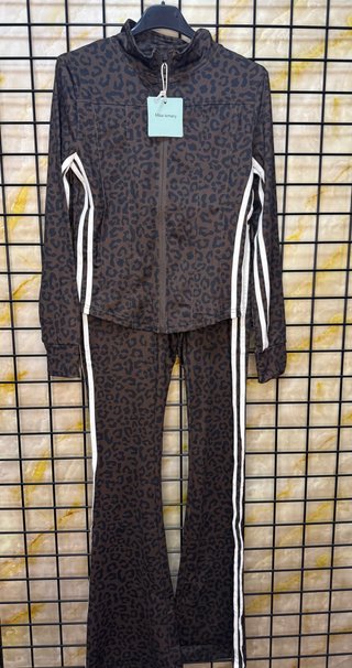 Conjunto deportivo estampado leopardo