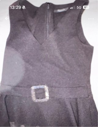Canotta elegante con gioiello