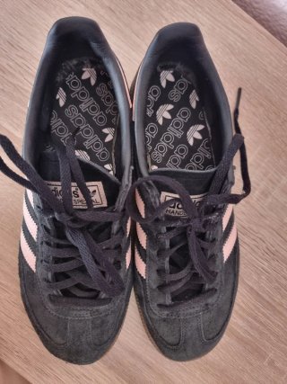 Zapatillas Adidas Spezial Negras y Rosas