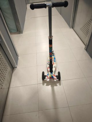 Patinete con luces infantil 3 ruedas