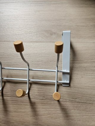 Perchero de puerta blanco y madera