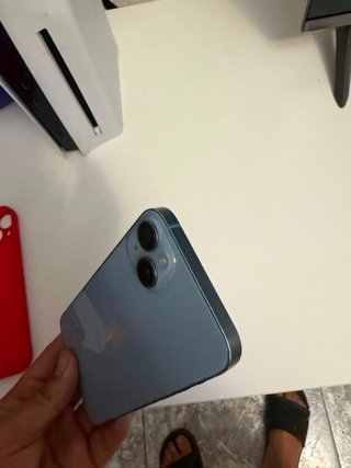 iPhone Azul con Funda Roja 14 pul
