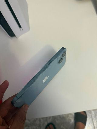iPhone Azul con Funda Roja 14 pul