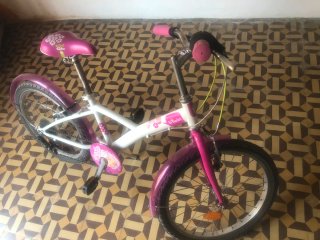 Bicicleta infantil Btwin rosa y blanca