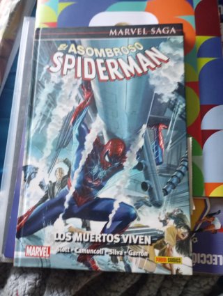 Cómic Los Muertos Viven de Spiderman
