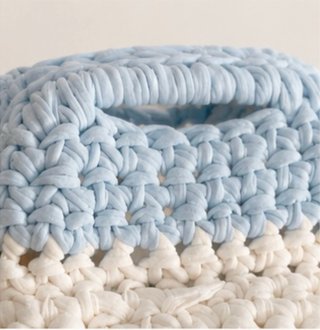 Clutch fatta a mano blu e bianca