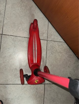 Monopattino Ferrari rosso 3 ruote
