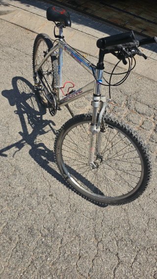 Bicicleta Aluminio 3 Platos 6 Piñones ruedas 26".