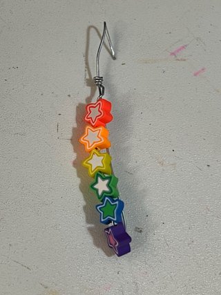 Pendiente individual con estrellas de arcoíris