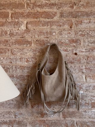Bolso hobo de hombro 100% cuero con flecos