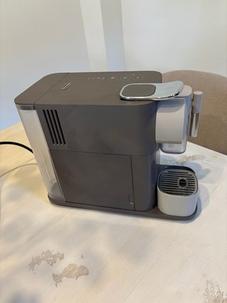 Cafetera Nespresso DeLonghi