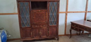 Mueble y mesa antigua restaurada