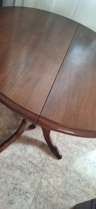 Mesa de comedor redonda de madera