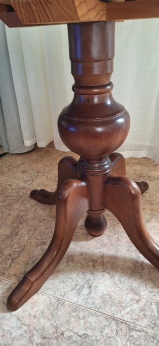Mesa de comedor redonda de madera