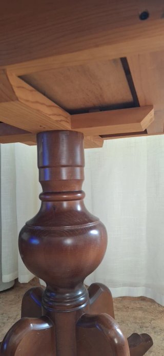 Mesa de comedor redonda de madera