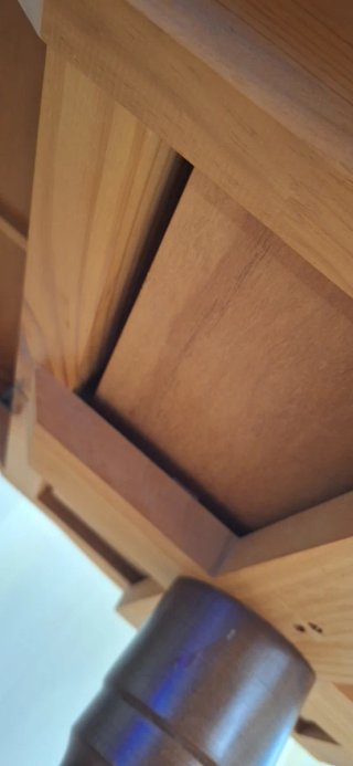 Mesa de comedor redonda de madera