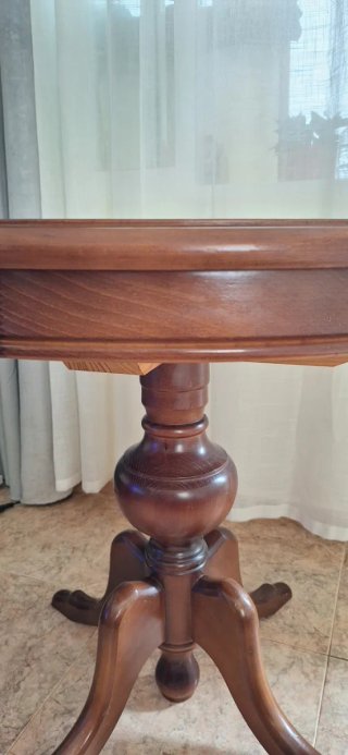 Mesa de comedor redonda de madera