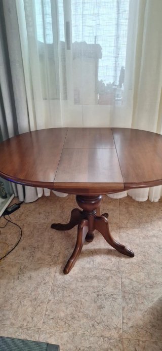 Mesa de comedor redonda de madera