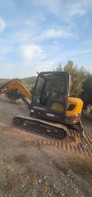 Retro excavadora XCMG XE60G 6 Toneladas