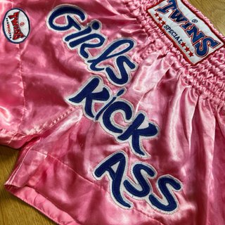 Twins Special Muay Thai Shorts – Rosa | Talla M