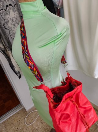 Bolso de piel artesanal rojo