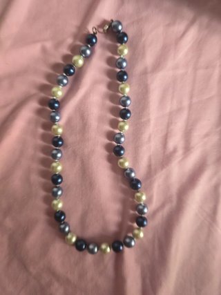 Collar y pendientes de perlas