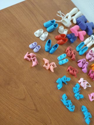 Lote de zapatos muñecas.
