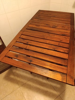 Mesa y 2 sillas plegables madera