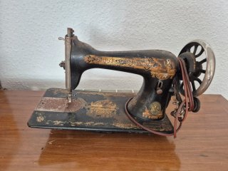 Máquina de coser Singer antigua