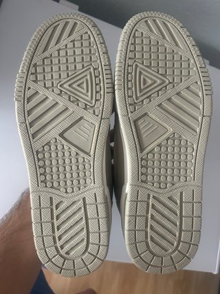 Zapatillas New Yorker grises y blancas