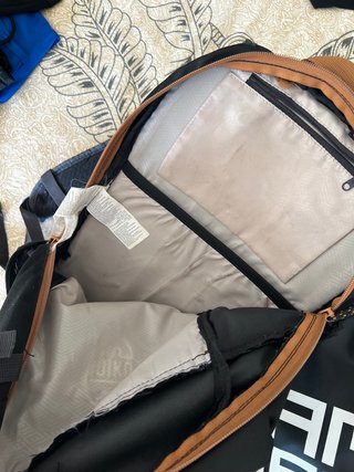 Mochila Negra y Naranja