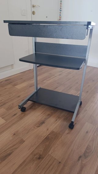 Mesa Ordenador Negra con Ruedas