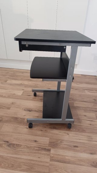 Mesa Ordenador Negra con Ruedas