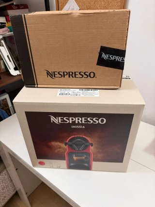 Cafetera Nespresso Roja Nueva