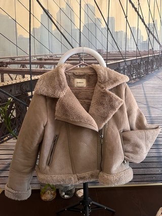 Chaqueta tipo aviador color beige