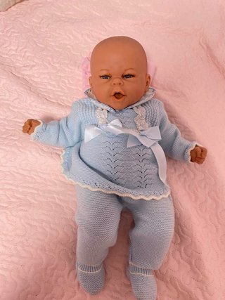 Muñeco Reborn 2,5 kg,le queda toda laropa de o mes